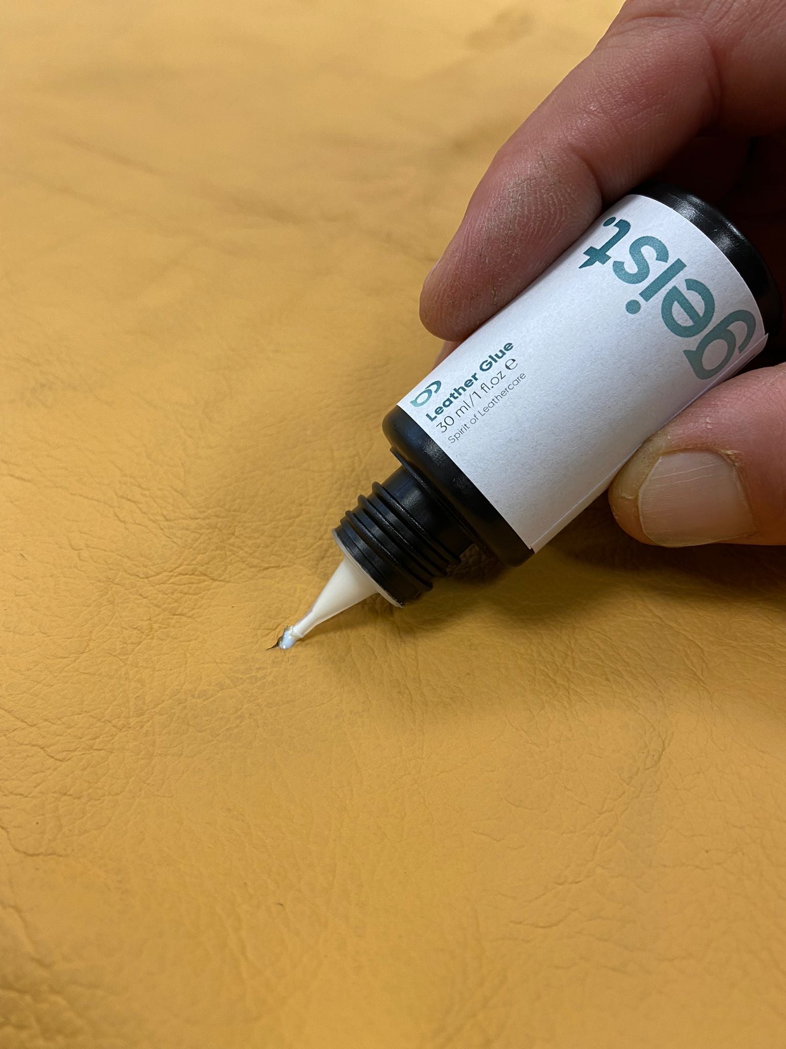 Geist. Leather & Vinyl Paste, Heat cured filler for leather & vinyl