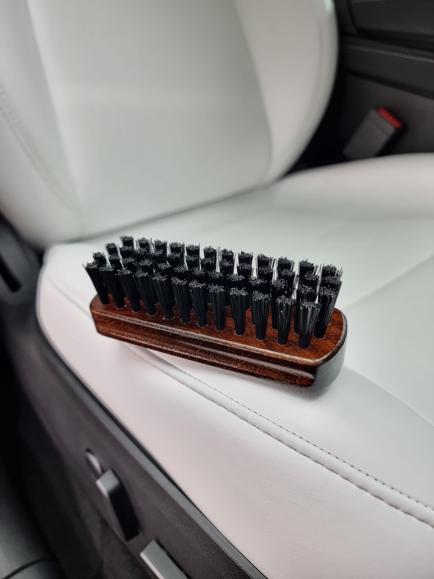 Geist Leather Cleaning Brush  Car Interior Seat & Leather Brush