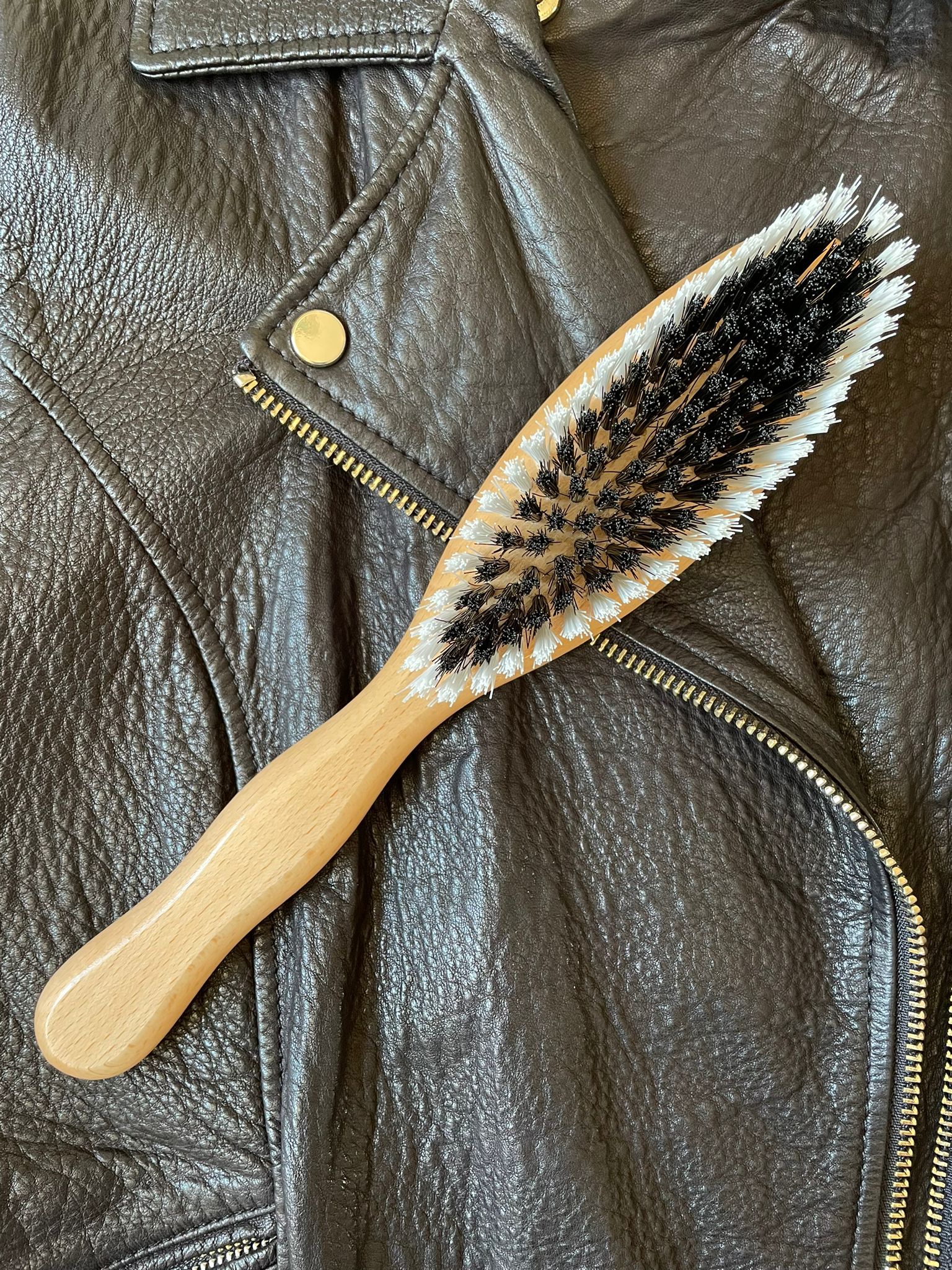 Brosse à vêtements Brosse à vêtements Brosse à charpie avec véritable crin  de cheval doux et manche en bois pour manteau hommes costumes chaussures  veste meubles tapis de voiture et poils d'animaux